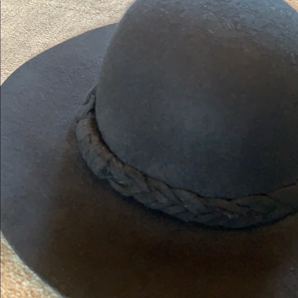 🆕 Felt hat with braided band
